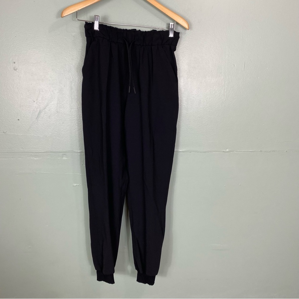 Lululemon On The Fly Jogger Black‎ Size 4 Pull On